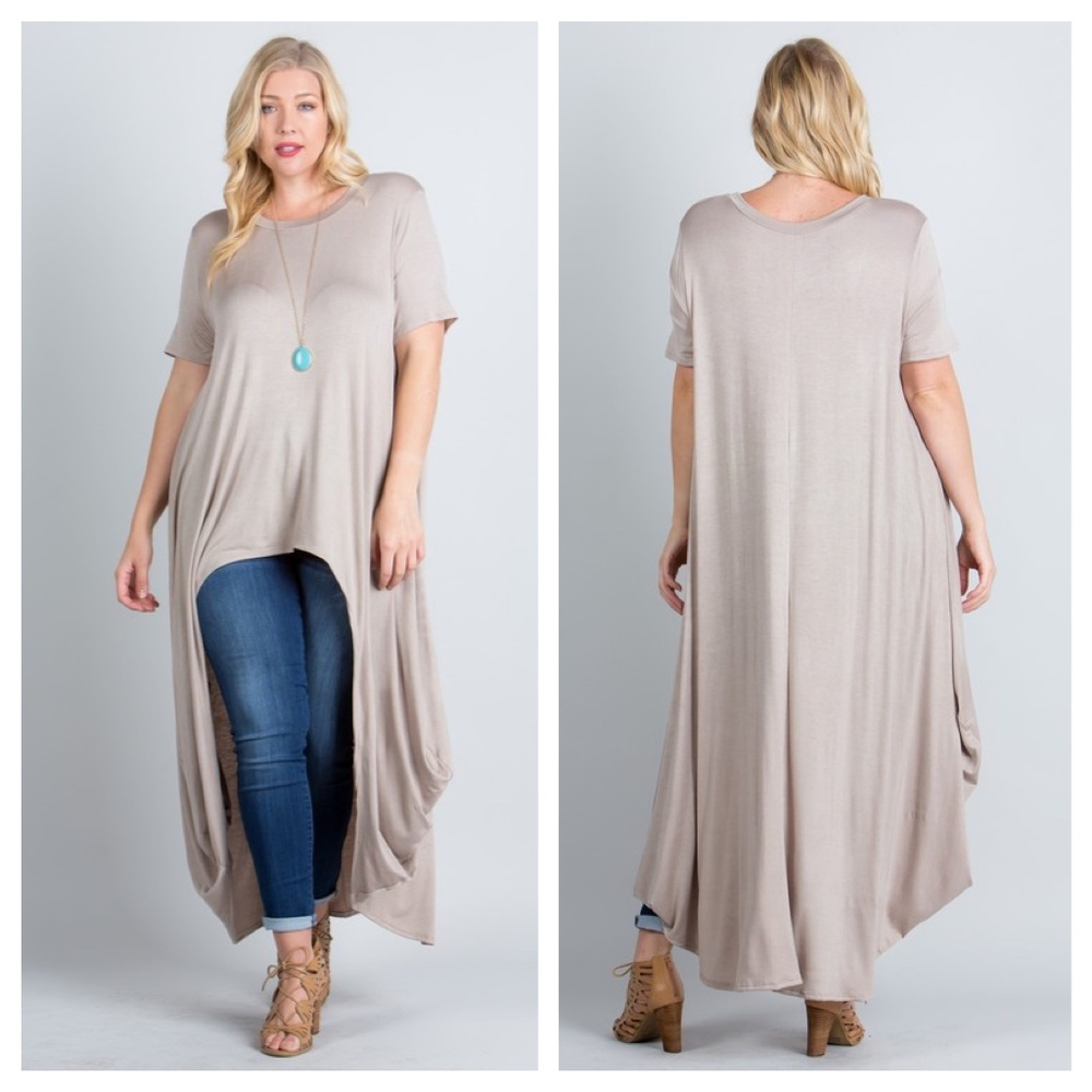 🦋MAKE AN OFFER!🦋 High-Low Short Sleeve Top